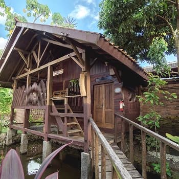 Badegan House room 2